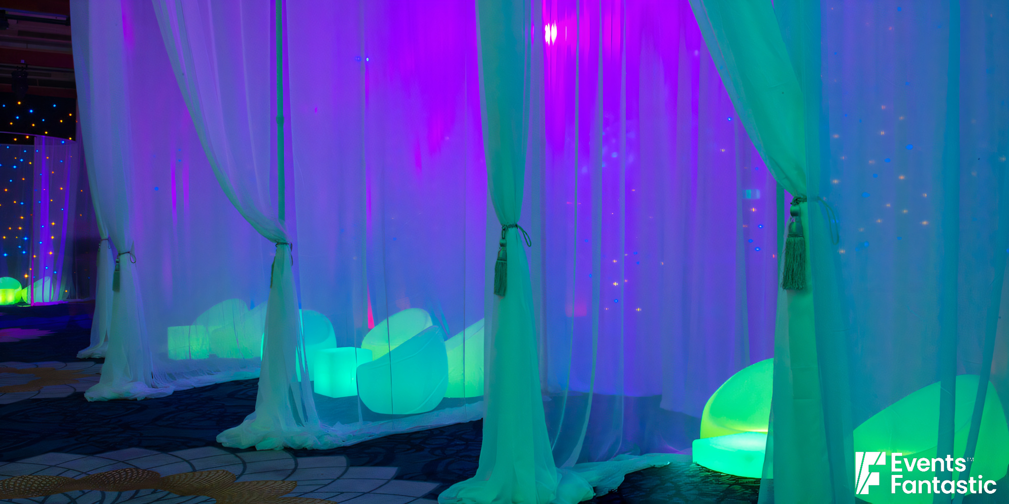 Illuminated Glow Cube For Hire ⋆ Events Fantastic Australia